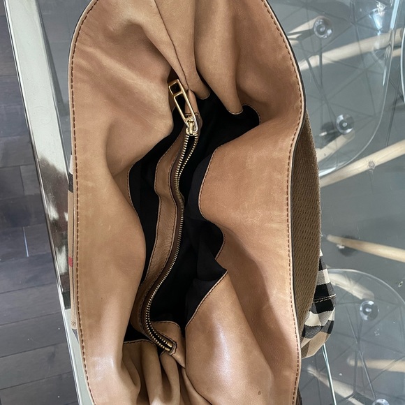 Burberry tote - Picture 2 of 13